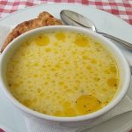 hvad-sker-der-hvis-du-regelmaessigt-drikker-bouillon-paa-benet.jpg
