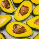 hvorfor-du-skal-se-paa-avocadoens-stilk-en-nem-maade.jpg